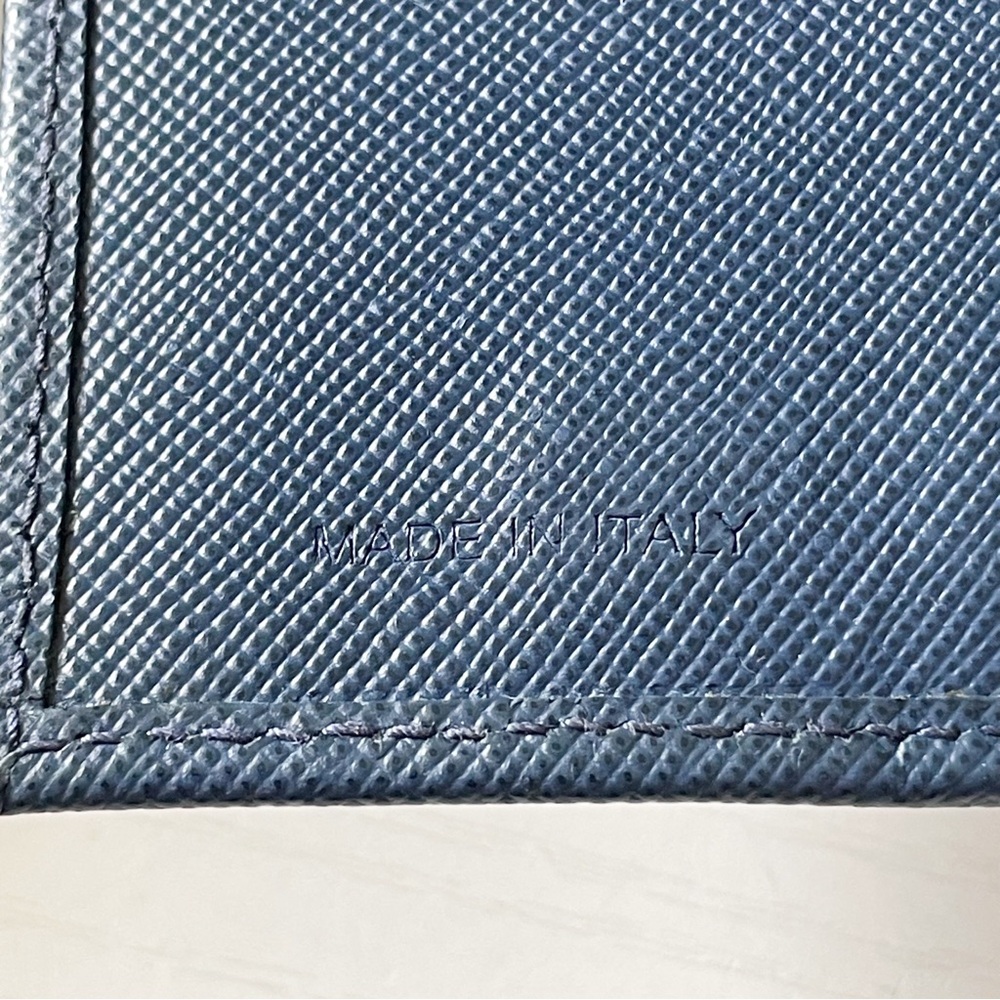 Prada blue saffiano leather key case - Picture 8 of 10